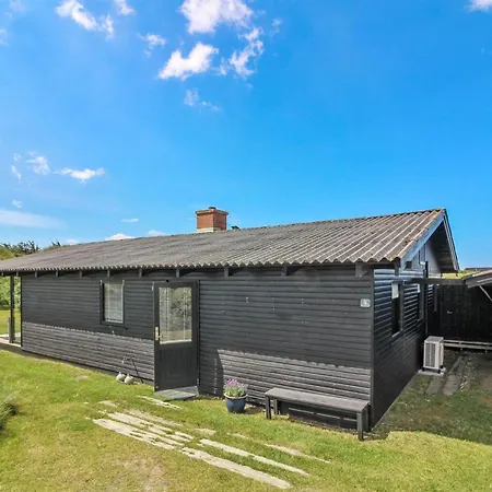 Tulir - 300m From The Sea By Interhome